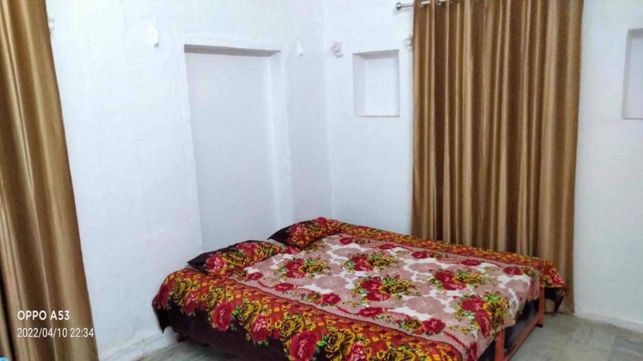 Shri Swami Sheetal Das Akhada B1-88 Assi , Near Pushkar Talab,Varanasi, Ashram Dharmshala Hotel Exterior photo